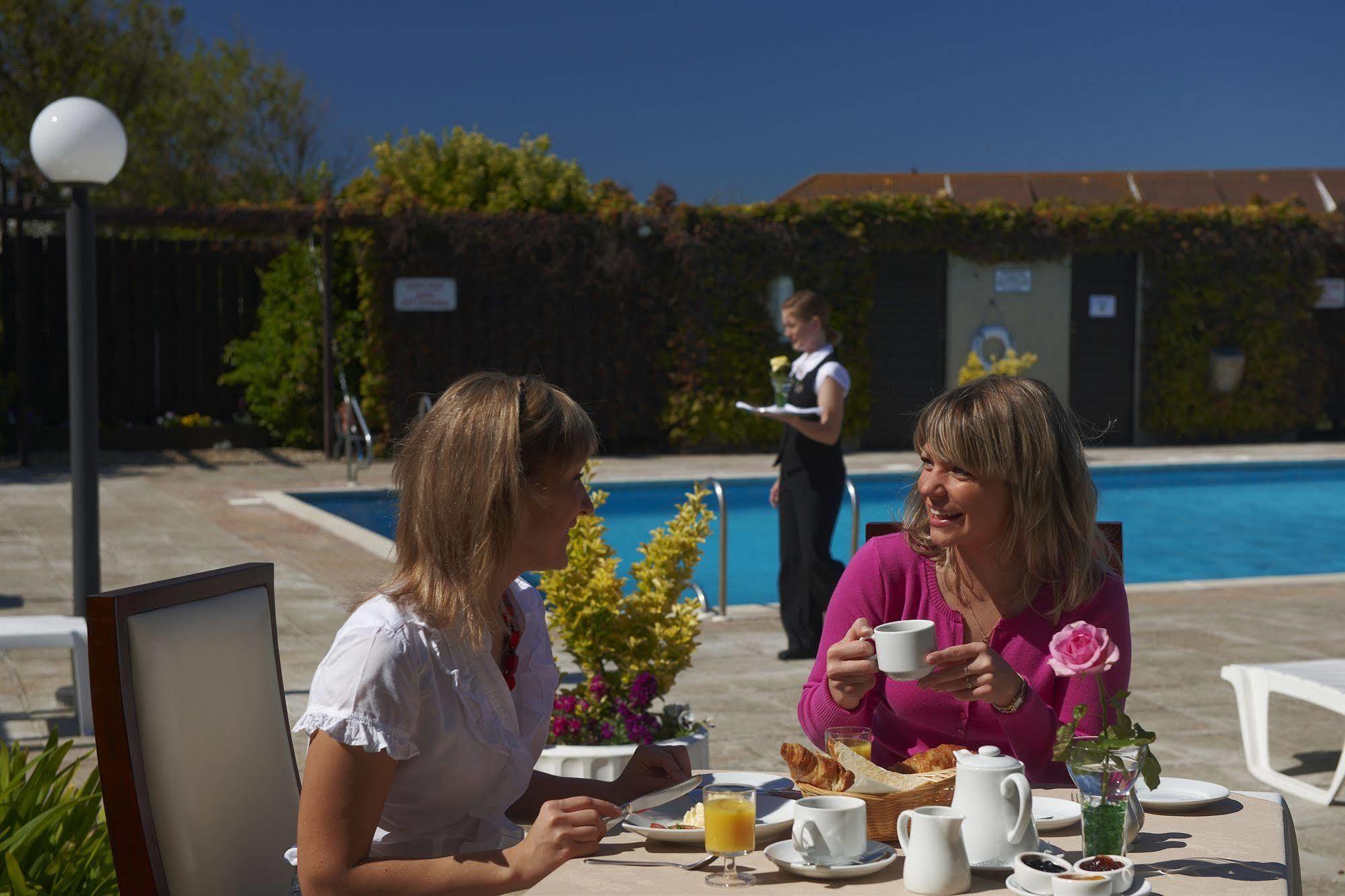 The Peninsula Hotel Grandes Rocques Exterior photo